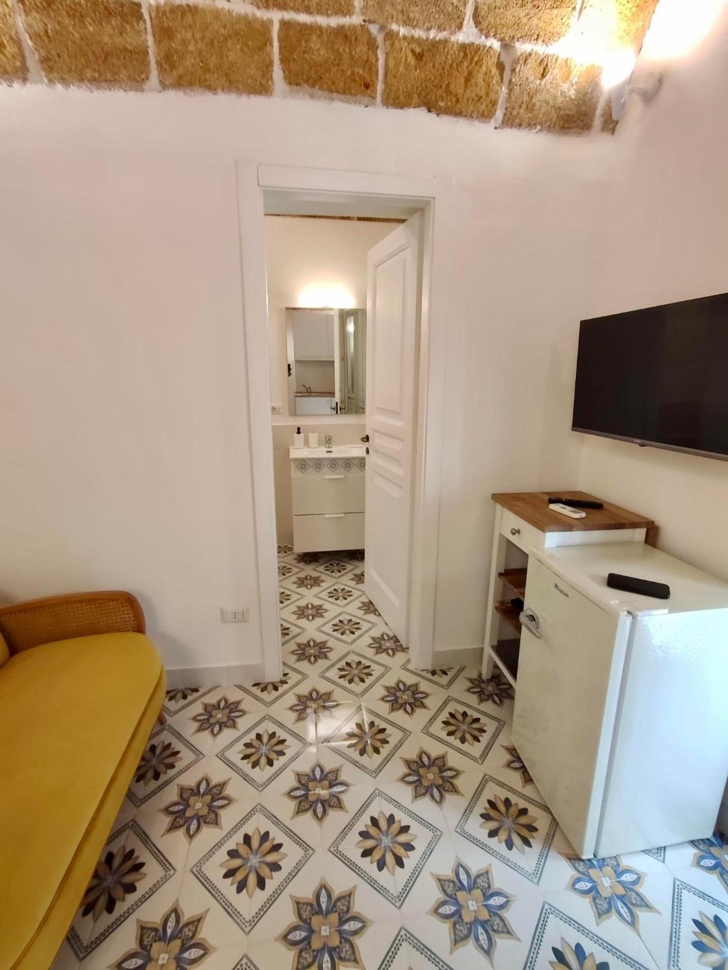 La Via Della Giudecca 3*